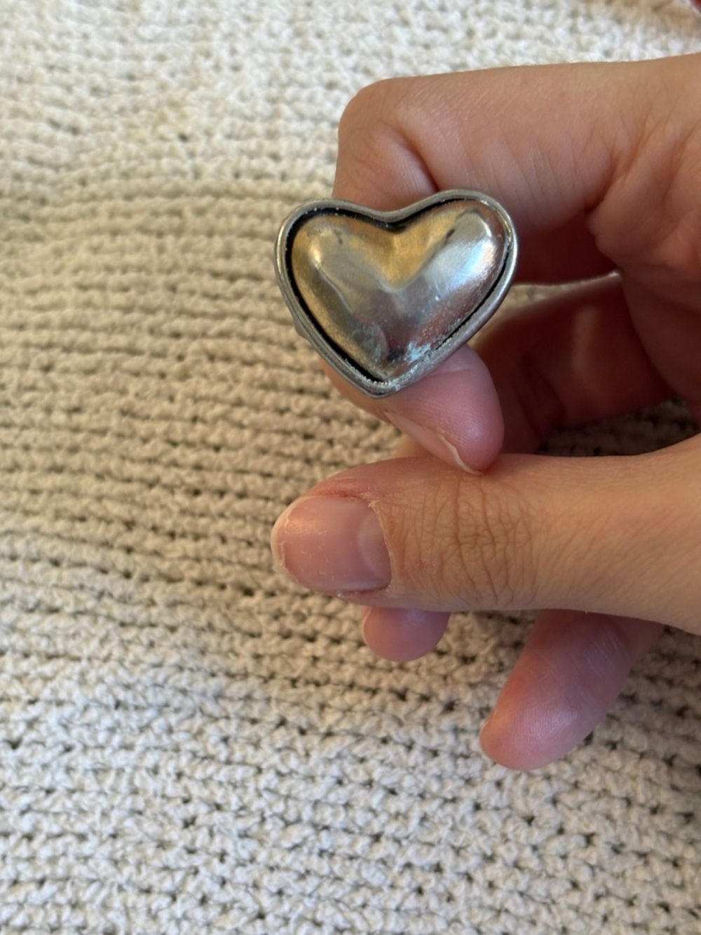 2/8$🍊Chico's Silver Heart Ring - Polished Metal Accent